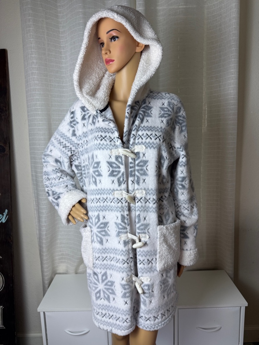 Cuddl Duds White & Gray Hooded Toggle Chemise Coat